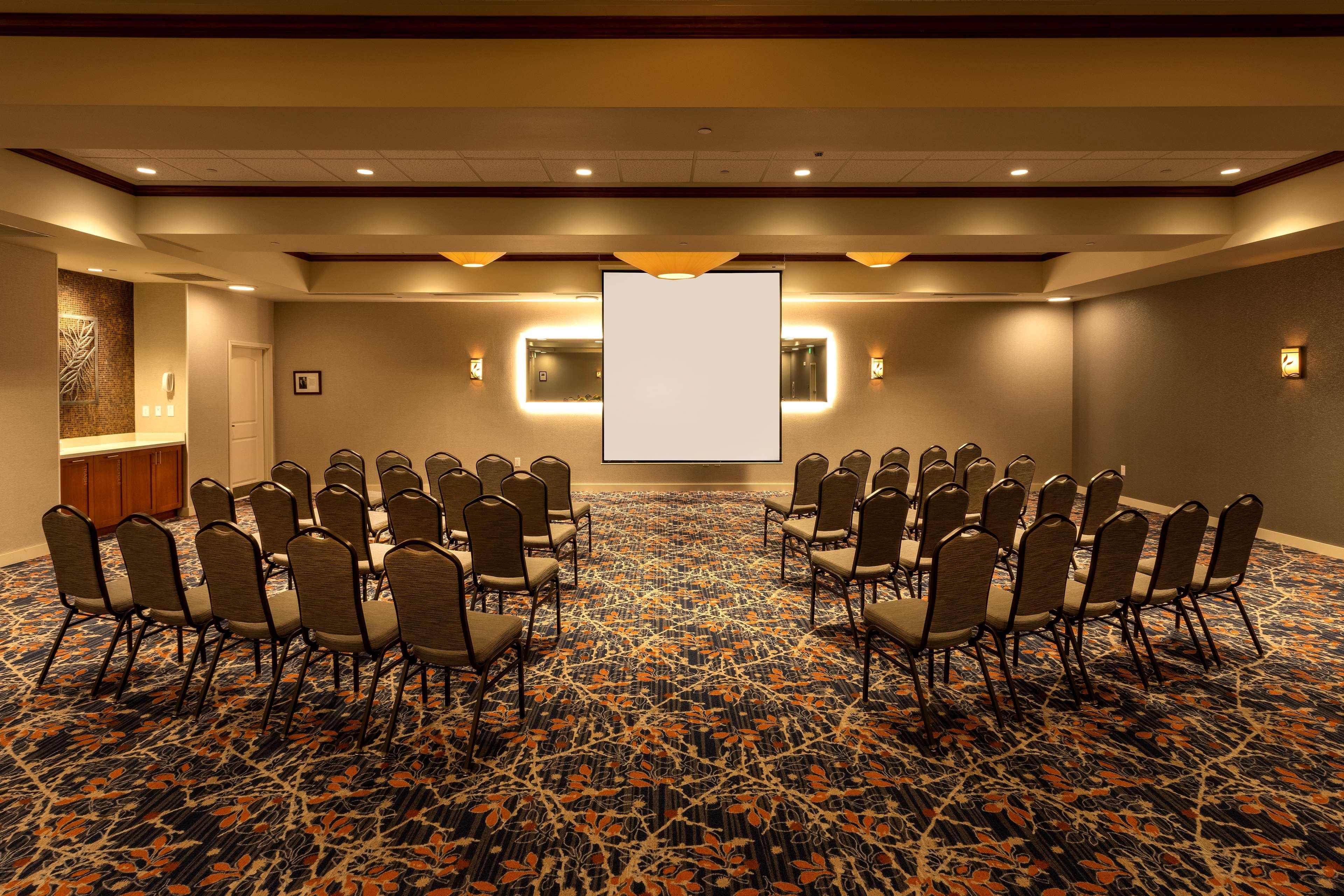Hilton Garden Inn Seattle/Issaquah Exterior photo